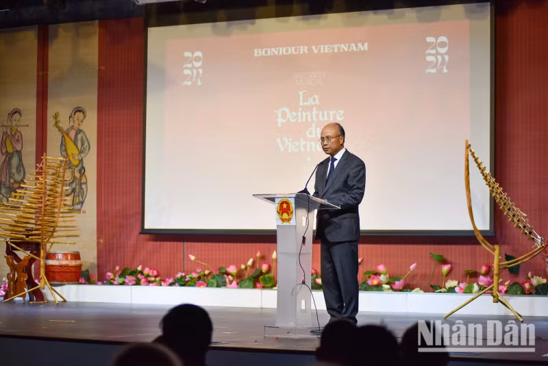 越南驻法国大使丁全胜出席越南“Bonjour——越南你好!”文化节并发表讲话。