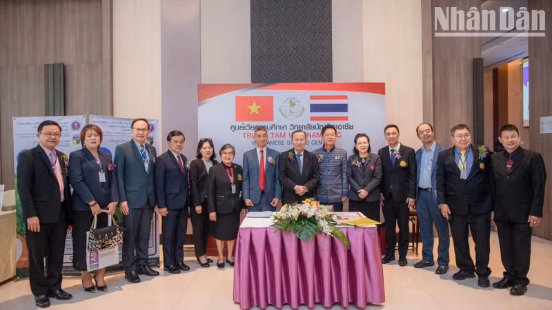 设在泰国的第二个越南学中心正式揭牌成立。