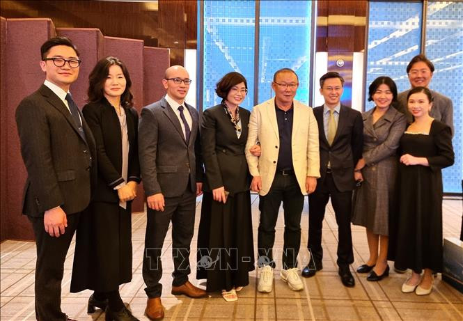 参加活动的各位代表。（图片来源：越通社）