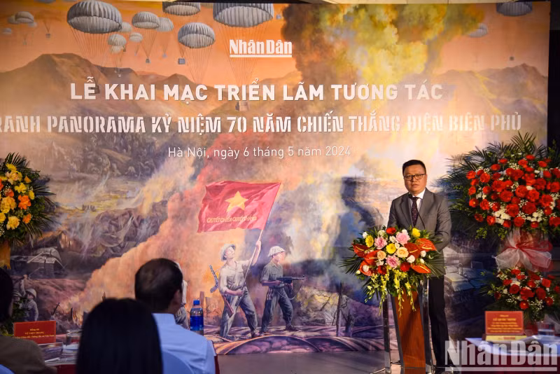 越共中央委员、越南《人民报》社总编辑、中央宣教部副部长、越南新闻工作者协会主席黎国明表示,值纪念奠边府大捷70周年之际,《人民报》社开通有关奠边府战役的特殊专栏以跟踪奠边府战役的56昼夜,这是一个独特的创造。然而,我们还不满意,因为《人民报》纸质版才是我们的核心产品。后来就出现了有关奠边府战役的特殊专栏和印刷版全景画的构想,但是我们希望通过互动方式为读者带来更多惊喜。 越共中央委员、越南《人民报》社总编辑、中央宣教部副部长、越南新闻工作者协会主席黎国明表示,值纪念奠边府大捷70周年之际,《人民报》社开通有关奠边府战役的特殊专栏以跟踪奠边府战役的56昼夜,这是一个独特的创造。然而,我们还不满意,因为《人民报》纸质版才是我们的核心产品。后来就出现了有关奠边府战役的特殊专栏和印刷版全景画的构想,但是我们希望通过互动方式为读者带来更多惊喜。