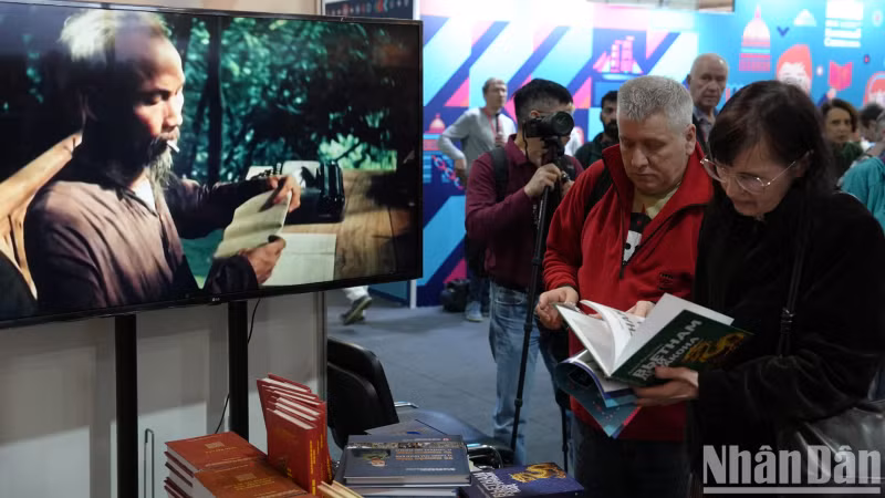 我们想了解一个我们听说过很多但从未有机会访问过的国家——越南。这是参观越南展位的两个游客所发表的意见。 我们想了解一个我们听说过很多但从未有机会访问过的国家——越南。这是参观越南展位的两个游客所发表的意见。