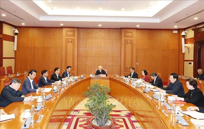 越共中央总书记阮富仲主持召开越共十四大人事小组第一次会议。（图片来源：越通社）