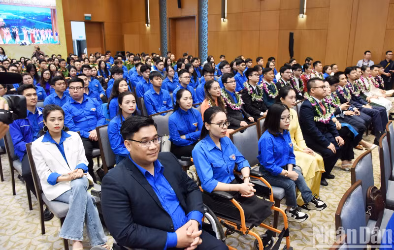 与会代表。 与会代表。