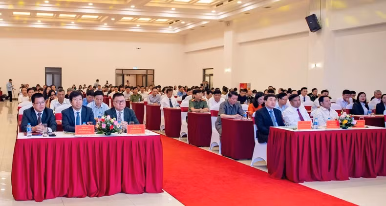 越南《河江报》成立60周年纪念典礼场景。