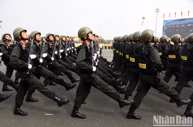 机动警察司令部最精锐的特种警察、机动警察等力量。