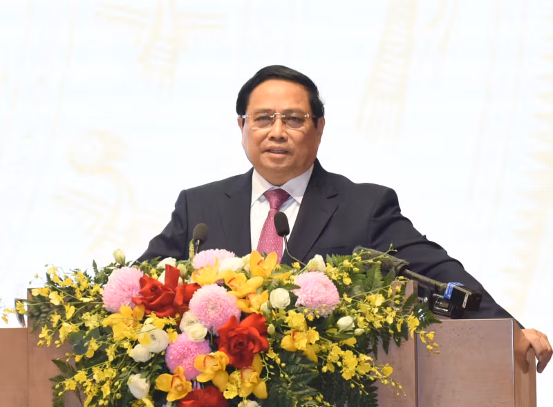 范明正总理在会上发表讲话。
