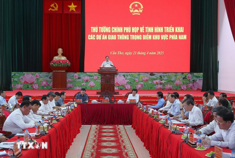 政府总理范明正就南部重点工程项目召开会议。（图片来源：越通社）