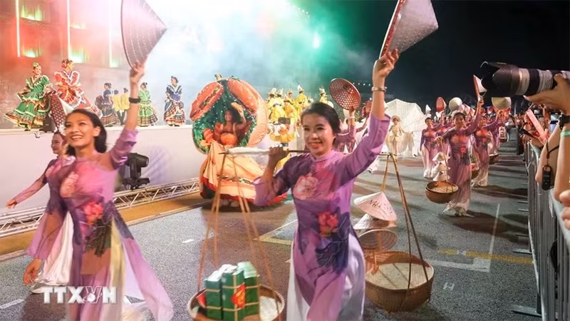 越南美食亮相新加坡2025妆艺大游行文化节。