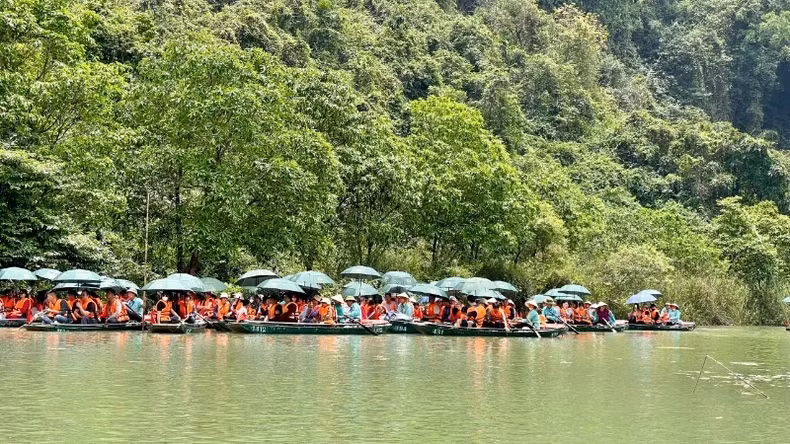 此次庙会对向国内和国际游客宣传长安名胜区的形象起到重要作用。 此次庙会对向国内和国际游客宣传长安名胜区的形象起到重要作用。