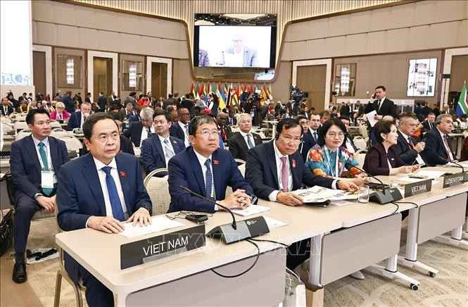 越南国会主席陈青敏在IPU-150大会全体会议上发表讲话。（图片来源：越通社）