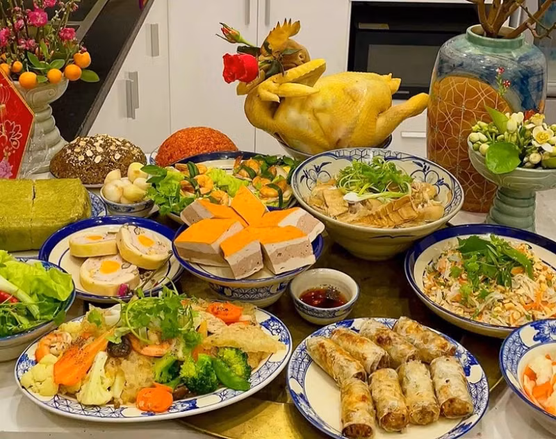 河内人的春节家宴。（图片来源：越通社）