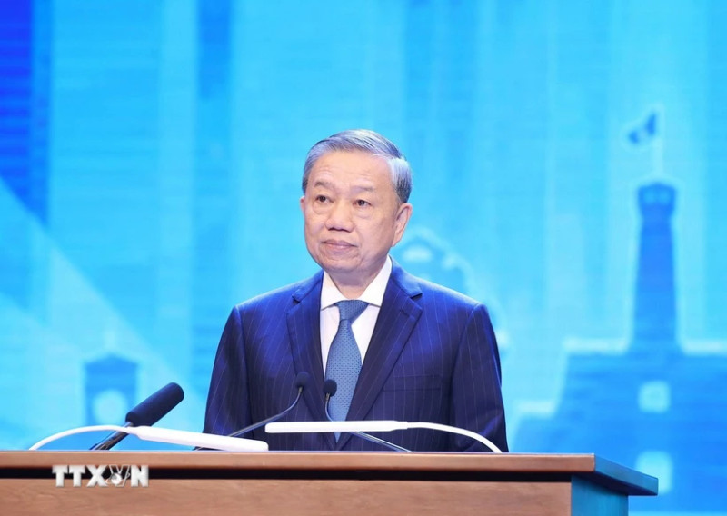 越共中央总书记苏林在2025年P4G越南峰会上发表施政演讲。