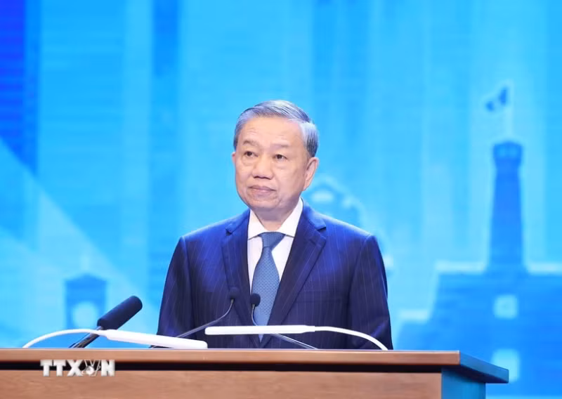 越共中央总书记苏林在2025年P4G越南峰会上发表施政演讲。