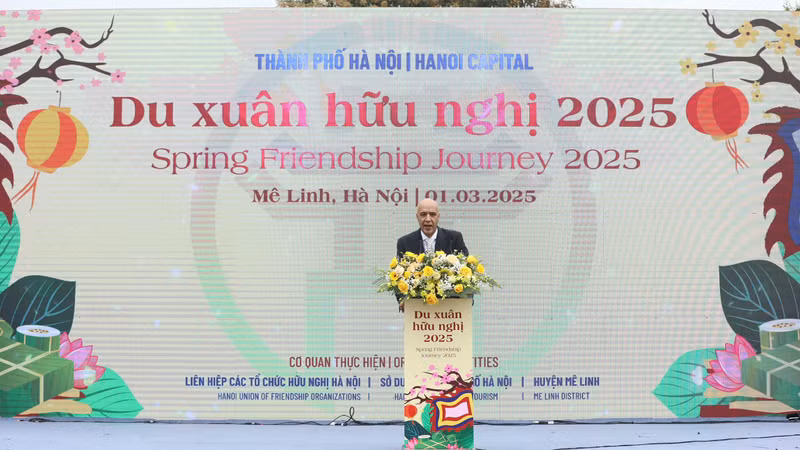 摩洛哥驻越南大使贾迈勒·乔伊比在活动上发表讲话。 摩洛哥驻越南大使贾迈勒·乔伊比在活动上发表讲话。