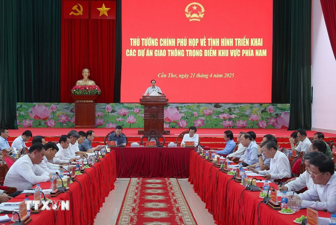 范明正总理主持会议。（图片来源：越通社）