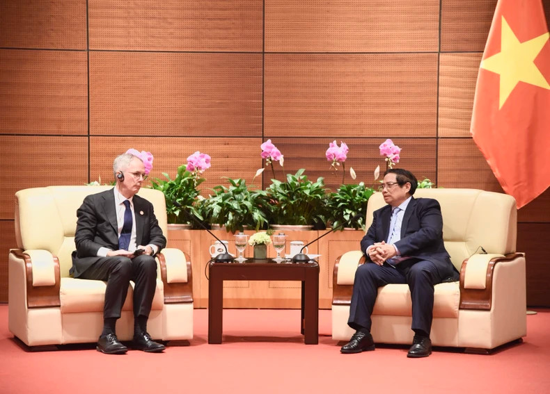越南政府总理范明正会见亚洲开发银行副行长斯科特·莫里斯。（陈海 摄）