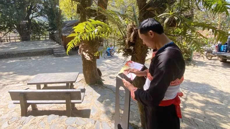 NFC芯片信息牌已安装在辛水湖（Sin Suối Hồ）社区旅游村。