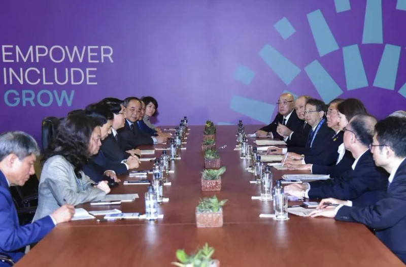 在出席秘鲁利马2024年亚太经合组织（APEC）峰会周之际，越南国家主席梁强当地时间2024年11月16日会见日本首相石破茂。（图片来源：越通社）