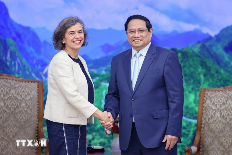 附图：越南政府总理范明正于2024年4月4日会见西班牙驻越南大使卡门·卡诺·德·拉萨拉。（图片来源：越通社）