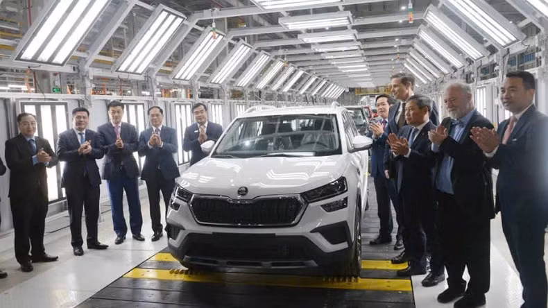 越兴成功汽车制造厂落成及投产仪式。