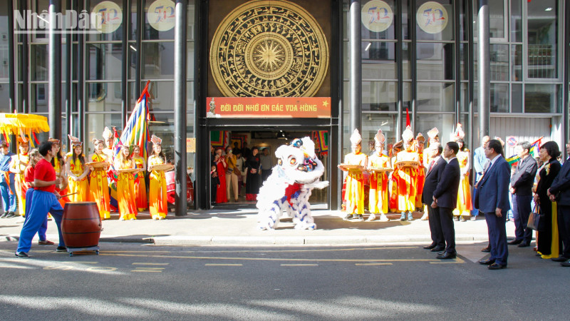 雄王祭祖日是表彰雄王和前辈们在建国卫国事业中作出巨大贡献的重要活动。