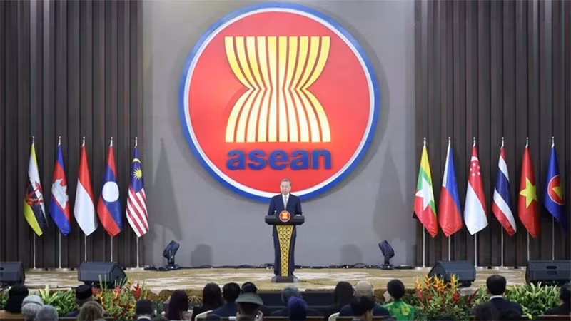 苏林总书记在越南加入东盟30周年纪念典礼上发表讲话。（图片来源：越通社）