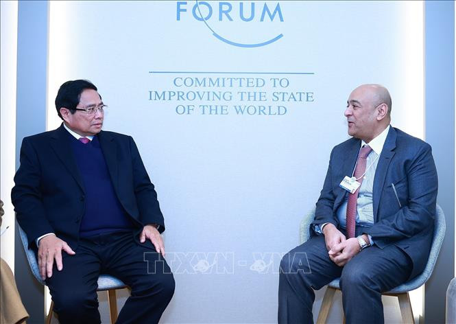 越南政府总理范明正会见海湾阿拉伯国家合作委员会秘书长贾西姆·穆罕默德·阿布达伊维。