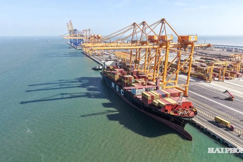 附图：成沥县国际港港口。（图片来源：海防报）