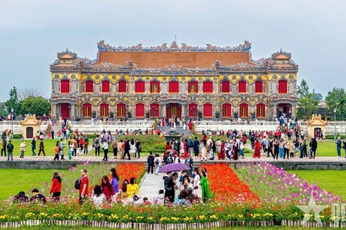 2026年第一季度，顺化市接待游客量和旅游收入继续保持强劲增长势头。