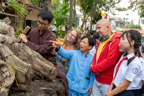 在越南旅游的国际游客。