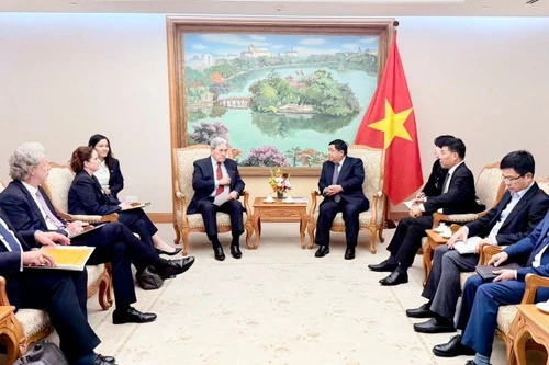 越南政府副总理阮志勇会见新西兰外交部长温斯顿·彼得斯。