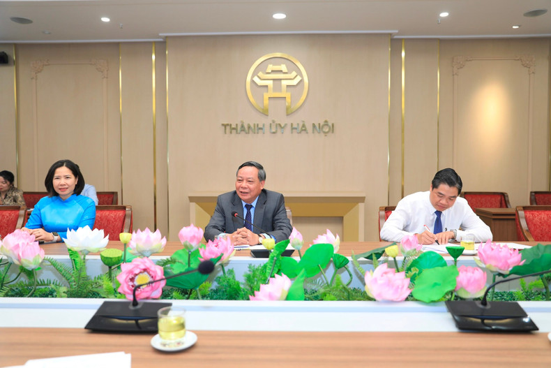 河内市委常务副书记阮文峰在河内会见中发言 河内市委常务副书记阮文峰在河内会见中发言