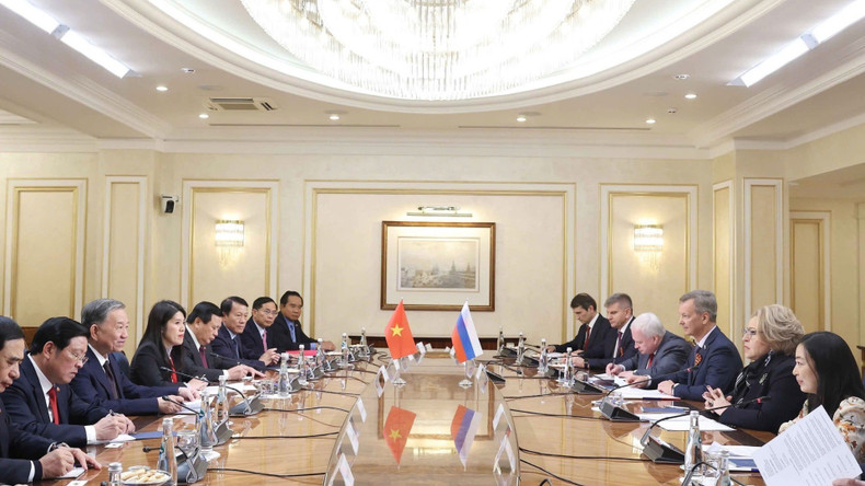 越共中央总书记苏林会见俄罗斯联邦委员会 （ 议会上院） 主席马特维延科。图片来源：越通社