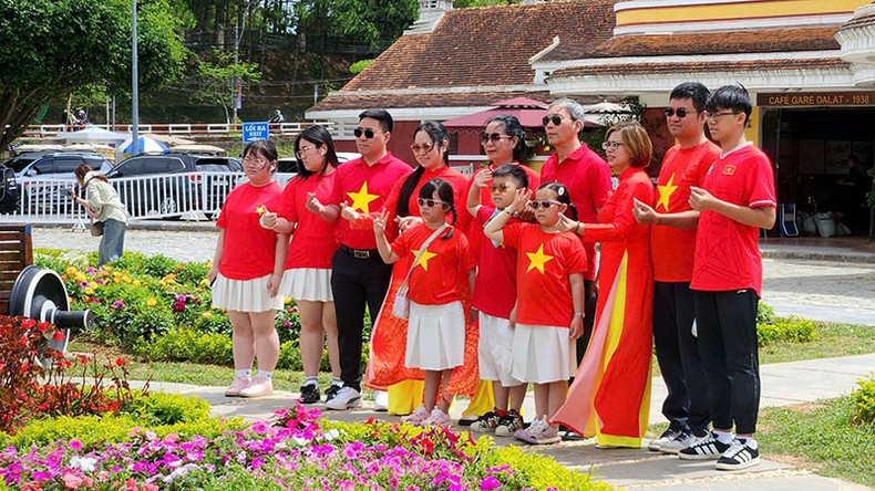 游客在大叻火车站参观游览。(江南 摄) 游客在大叻火车站参观游览。(江南 摄)