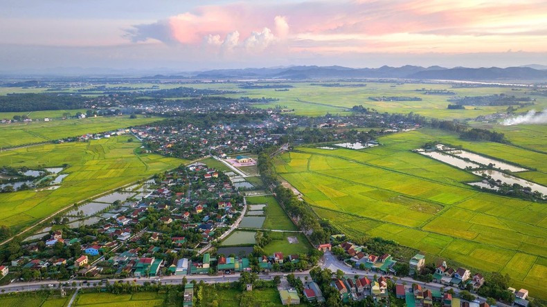 胡伯伯的故乡莲村正在日新月异地发展变化。 胡伯伯的故乡莲村正在日新月异地发展变化。