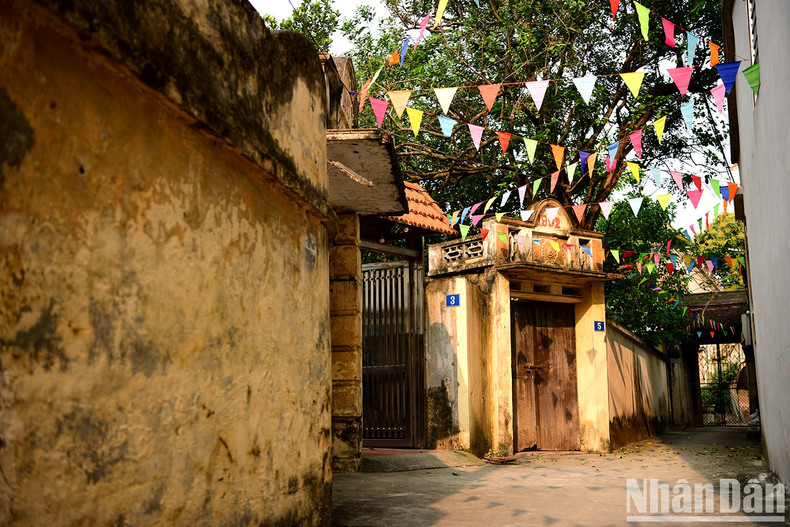 不喧嚣,不匆忙,约礼村静静流淌着悠然自得的慢节奏,仿佛时光在蜿蜒的小巷中凝滞。 不喧嚣,不匆忙,约礼村静静流淌着悠然自得的慢节奏,仿佛时光在蜿蜒的小巷中凝滞。