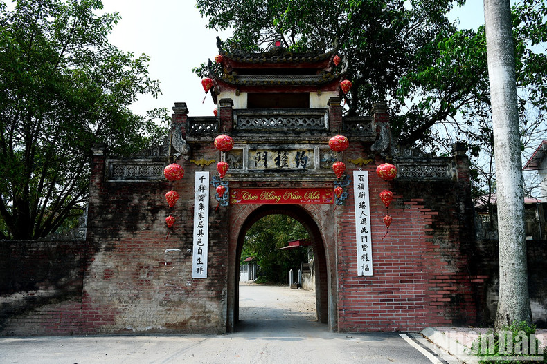 约礼村后门古朴沉静,默默守护着岁月流转的足迹。 约礼村后门古朴沉静,默默守护着岁月流转的足迹。