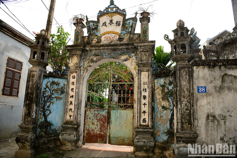 古老的建筑风貌在约礼村的众多民居中留下了深深的印记。 古老的建筑风貌在约礼村的众多民居中留下了深深的印记。