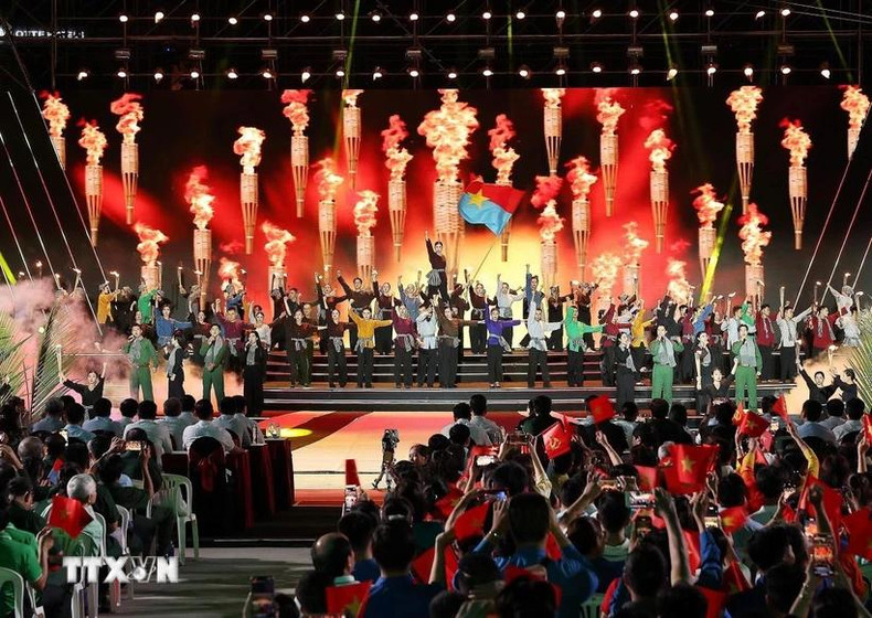 活动中上演的精彩文艺节目。（图片来源：越通社）