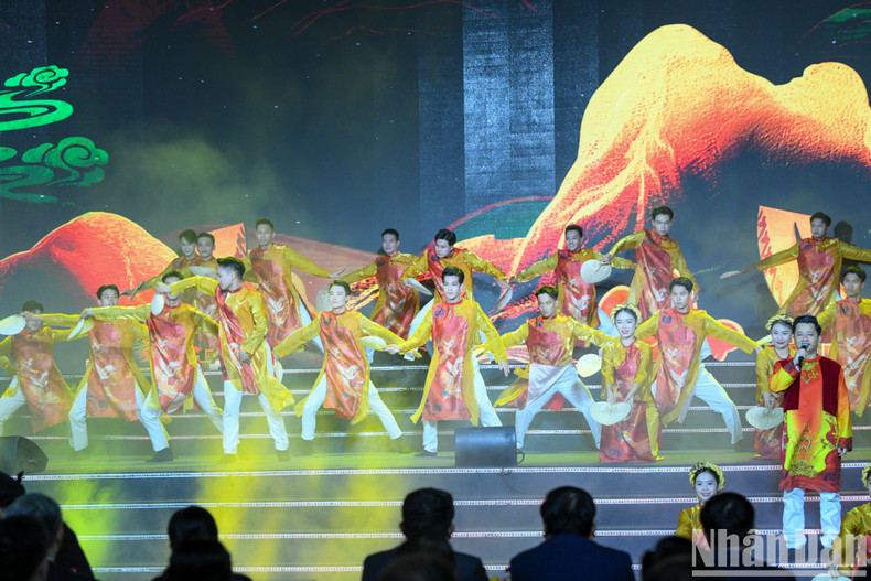 文艺表演节目。 文艺表演节目。