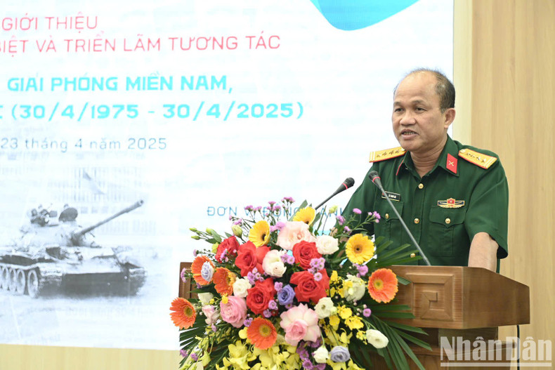 越南人民军大校黎清湃博士在活动上发表讲话。 越南人民军大校黎清湃博士在活动上发表讲话。