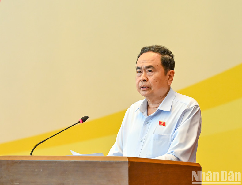 越南国会党委书记、国会主席陈青敏在会议开幕式上发表讲话。 越南国会党委书记、国会主席陈青敏在会议开幕式上发表讲话。