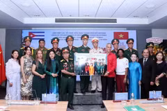 与会代表合影留念。（图片来源：越通社）