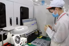 附图：在和乐高科技区生产电子设备。