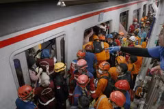 印度尼西亚铁路事故现场。（图片来源：新华社/越通社）