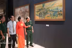 附图：通过美术展览《历史岁月》再现越南历史征程。（图片来源：越通社）