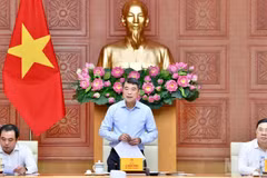 黎明兴总理主持会议。
