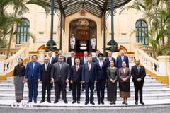 苏林总书记、国家主席会见东盟国家驻越南使节。（图片来源：越通社）