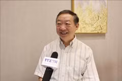 中国云南省社会科学院南亚东南亚研究所名誉所长朱振明教授接受越通社记者采访。（图片来源：越通社）