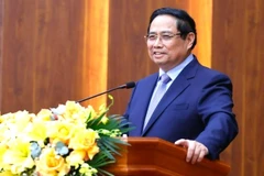 政府总理范明正在会上发表讲话。（图片来源：VGP）